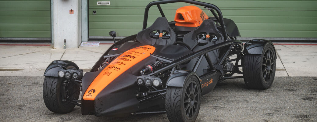 Jízda v Ariel Atom na okruhu