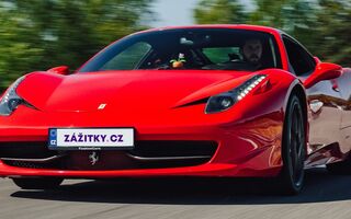 Jízda ve Ferrari 458 Italia na polygonu