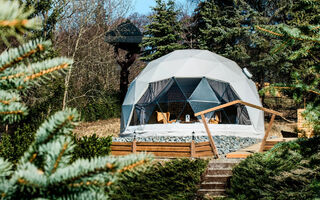 Glamping v jedinečné kopuli. 