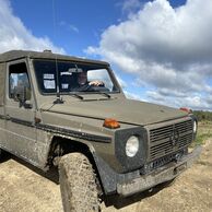 Oldřich Beneš (Žďár nad Sázavou, 60) na Land Rover offroadu