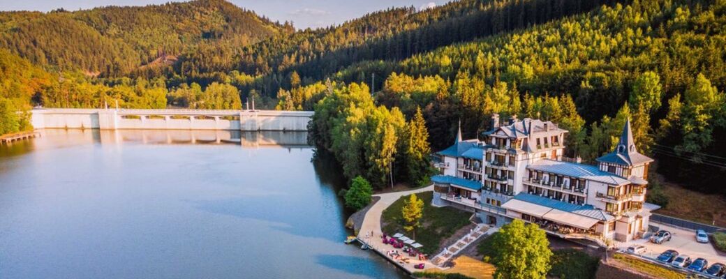 Luxusní wellness pobyt s polopenzí pro dva v 5* hotelu u přehrady