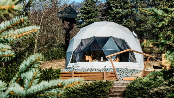 Glamping v jedinečné kopuli. 