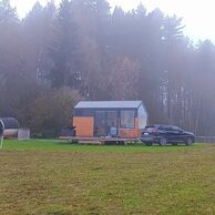 účastník zážitku (Svatý Mikuláš, 50) na Glampingu na pastvině na dvě noci- tinyhouse na Šumavě